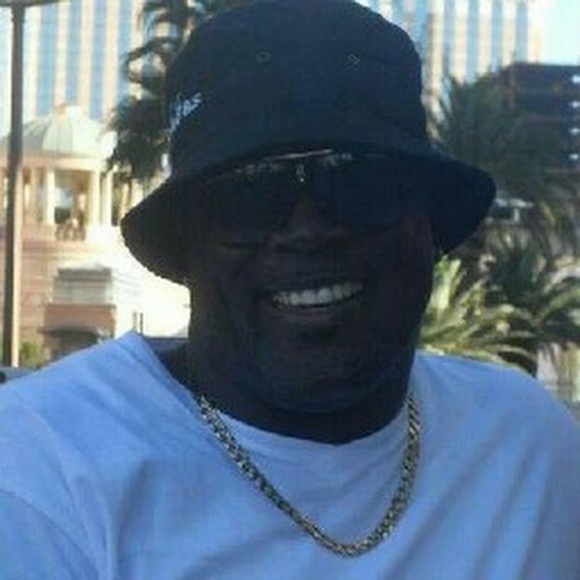 Meet your Posher, Robert - Picture 1 of 1